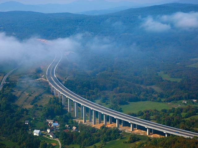 Slika:  Nadzor nad izgradnjom autoceste Zagreb - Split (Dionica  Jezerane - Ličko Lešće)